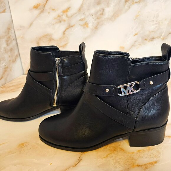 MICHAEL Michael Kors Shoes - Michael Kors Chelsea Ankle Boot, Black with Silver tone detail and Logo, Size 8